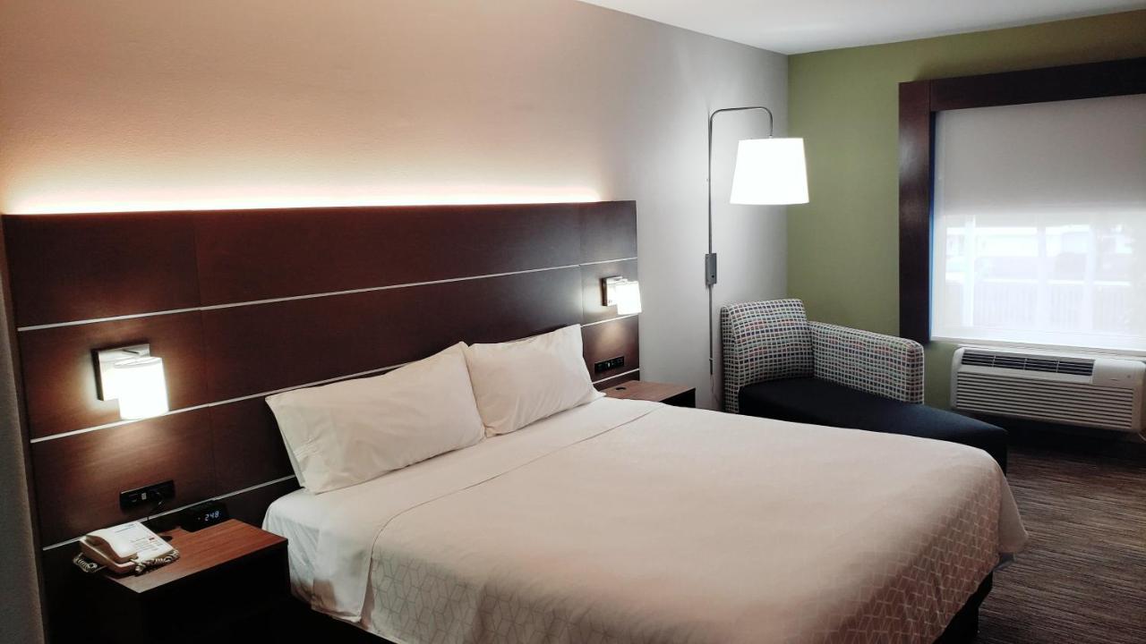 Holiday Inn Express Hotel And Suites Weslaco By Ihg Exterior photo