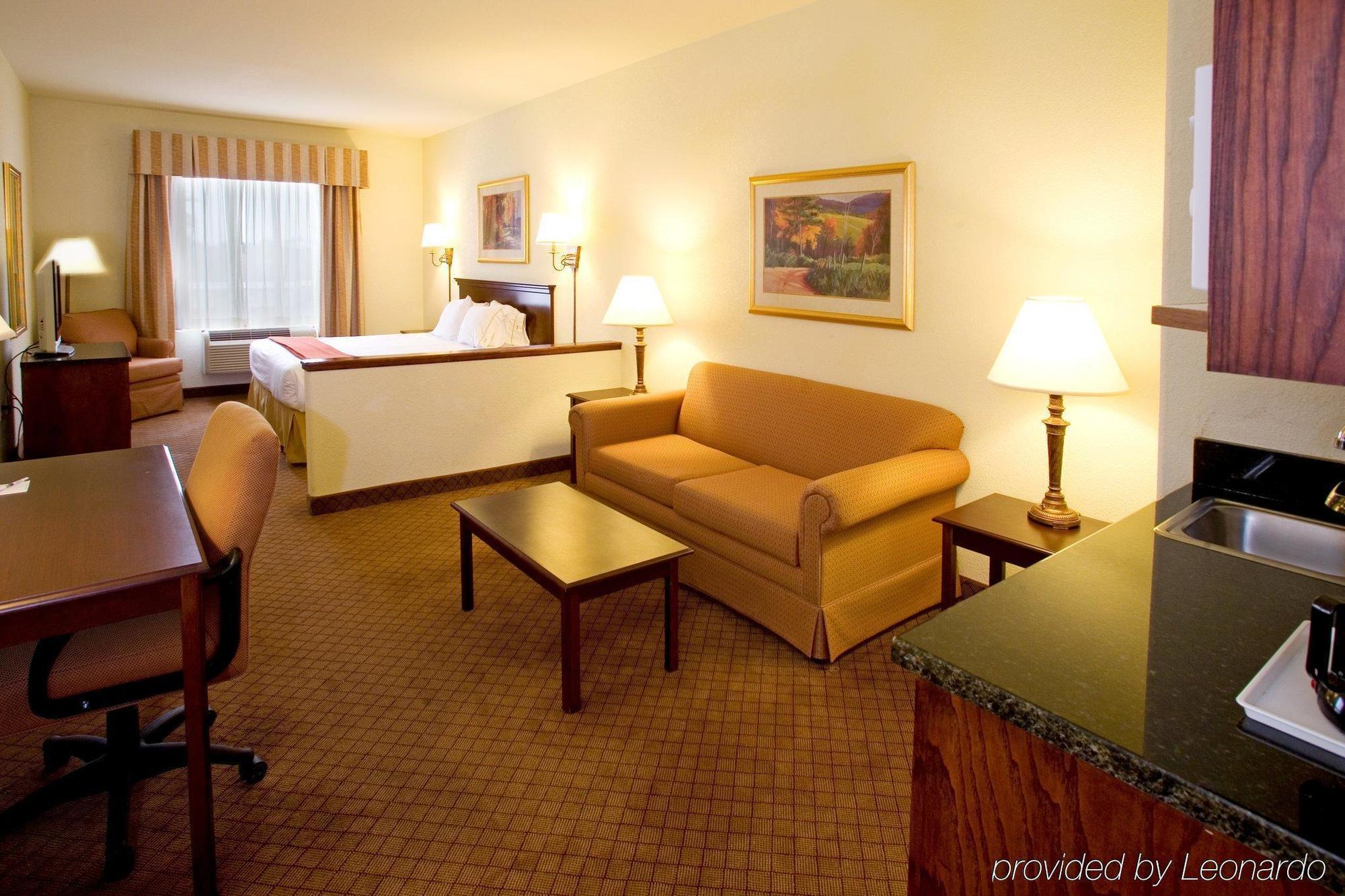 Holiday Inn Express Hotel And Suites Weslaco By Ihg Room photo