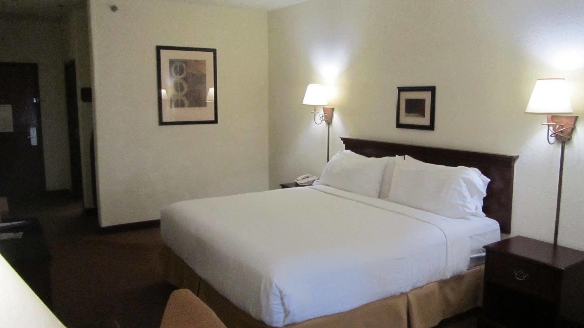Holiday Inn Express Hotel And Suites Weslaco By Ihg Exterior photo