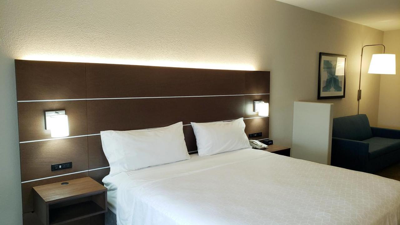 Holiday Inn Express Hotel And Suites Weslaco By Ihg Exterior photo