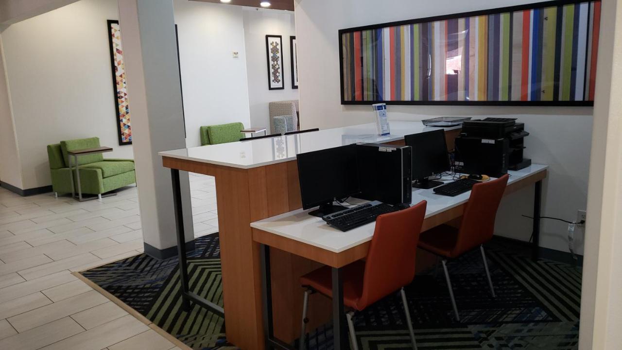 Holiday Inn Express Hotel And Suites Weslaco By Ihg Exterior photo