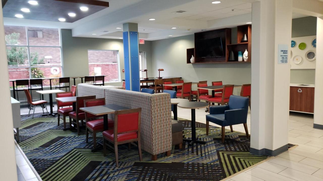 Holiday Inn Express Hotel And Suites Weslaco By Ihg Exterior photo
